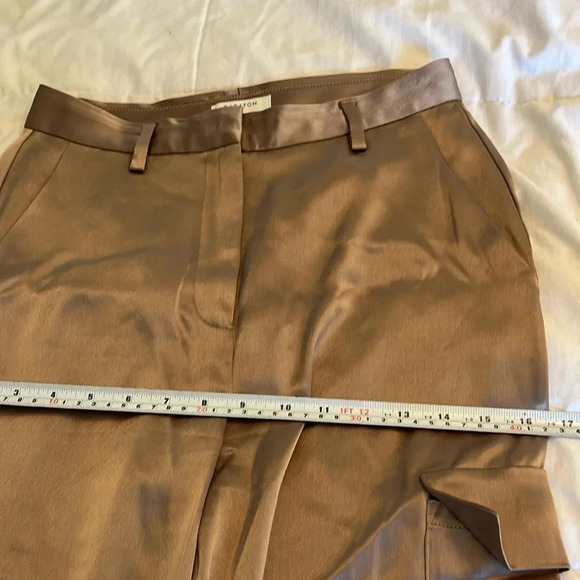 Aritzia Babaton
Refined Satin Cargo
Pant Modern  Taupe size 4, Edgy Streetwear. - Picture 14 of 16